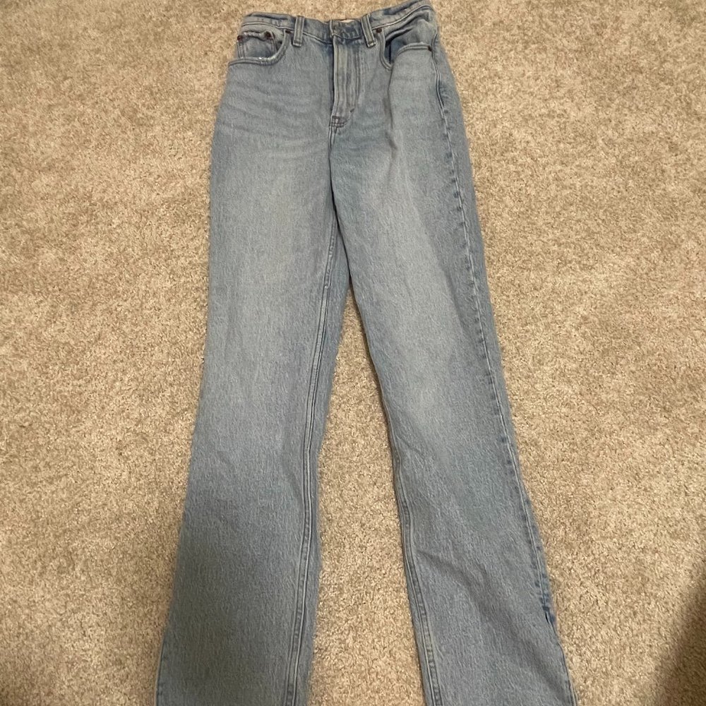 A&F 90's Straight Leg Ultra High Rise Jean